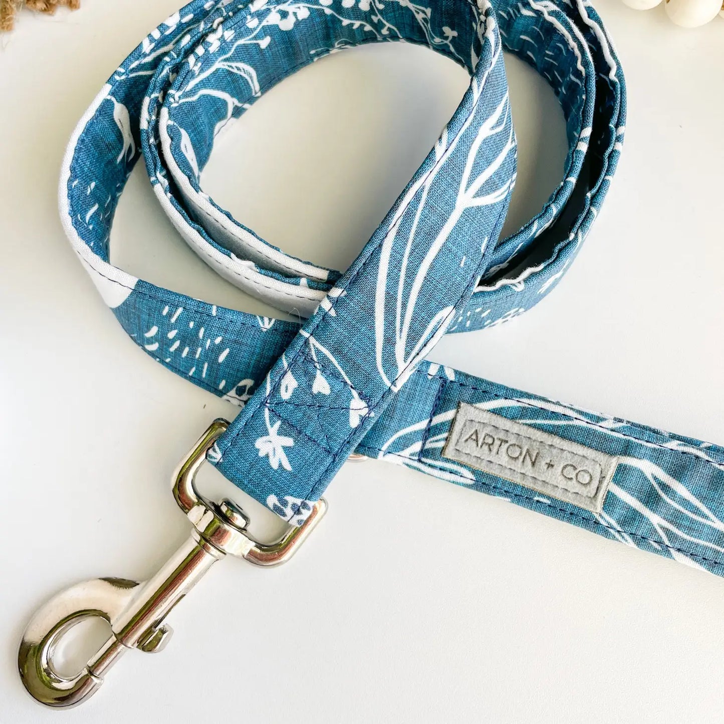 Arton + Co Lunar Moon Dog Lead